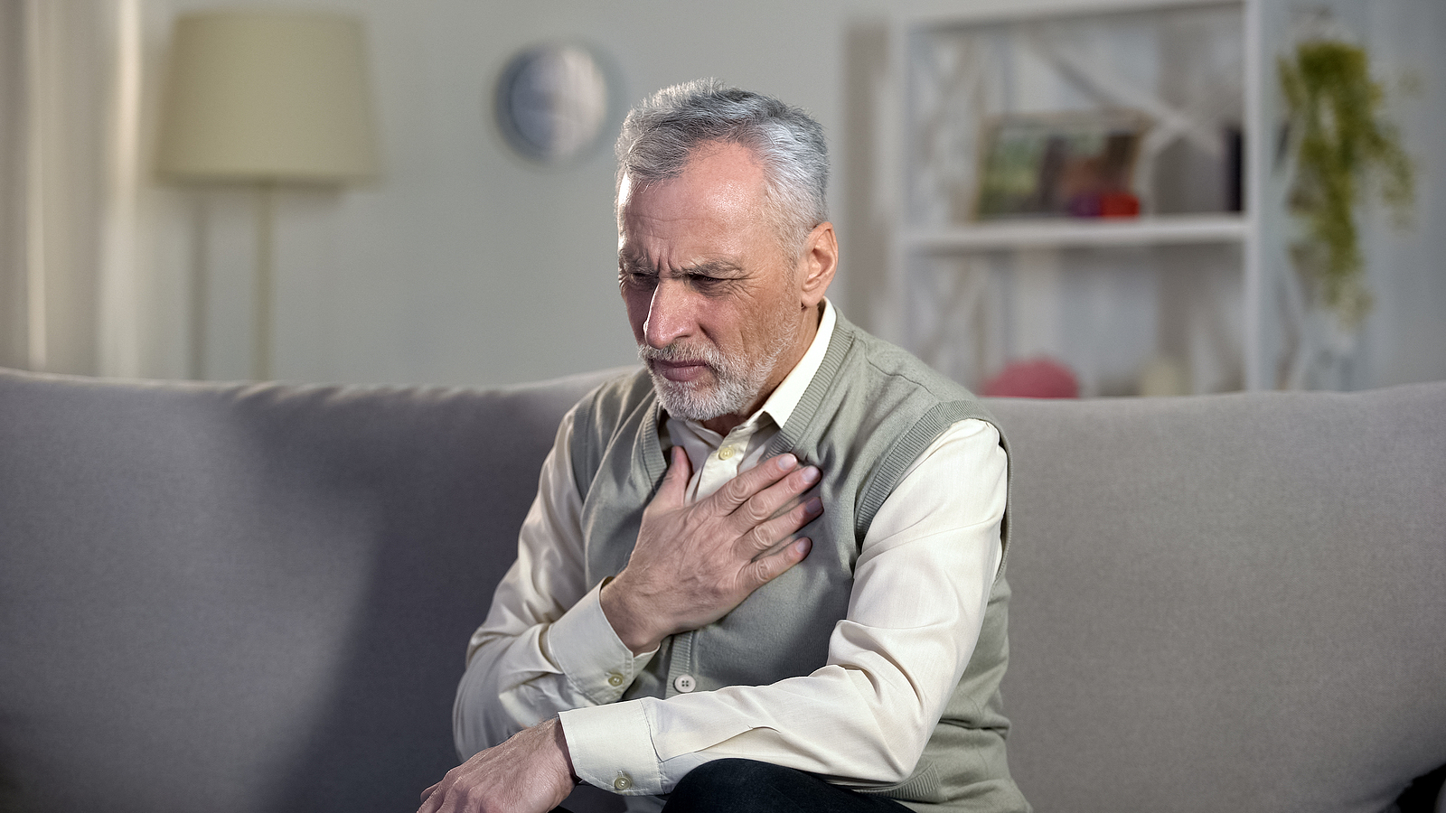 Heart Attack Signs: Elder Care Woodbury NY